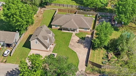 310 York St, Tahlequah, OK 74464