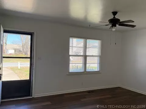 1342 E 55th Pl, Tulsa, OK 74105 photo 4