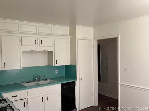1342 E 55th Pl, Tulsa, OK 74105 photo 8
