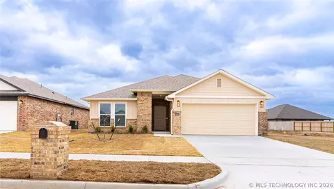 10897 S 271st East Ave, Coweta, OK 74429