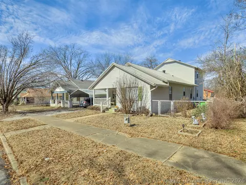 1123 E 9th St, Okmulgee, OK 74447