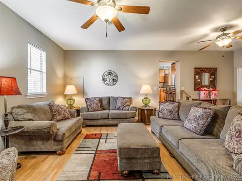 Living - 1123 E 9th St, Okmulgee, OK 74447 photo 2 of 9