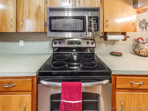 Kitchen - 1123 E 9th St, Okmulgee, OK 74447 photo 2 of 6