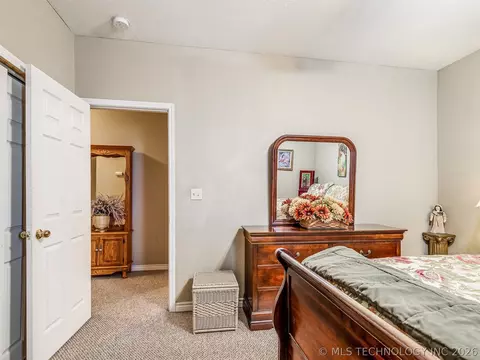 Bedroom - 1123 E 9th St, Okmulgee, OK 74447 photo 5 of 11
