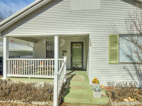 Exterior - 1123 E 9th St, Okmulgee, OK 74447 photo 11 of 18