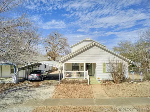 Exterior - 1123 E 9th St, Okmulgee, OK 74447 photo 8 of 18