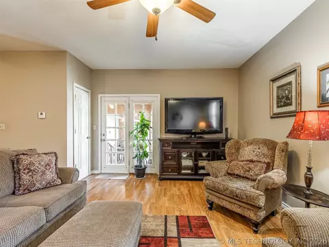 Living - 1123 E 9th St, Okmulgee, OK 74447 photo 4 of 9