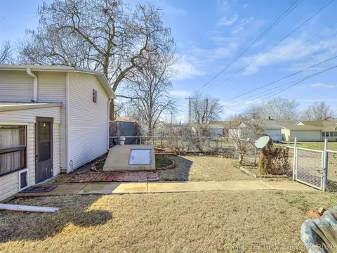 Exterior - 1123 E 9th St, Okmulgee, OK 74447 photo 16 of 18
