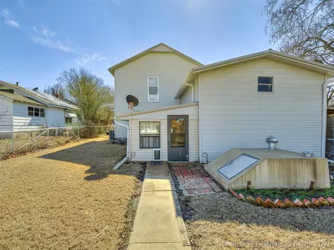Exterior - 1123 E 9th St, Okmulgee, OK 74447 photo 2 of 18