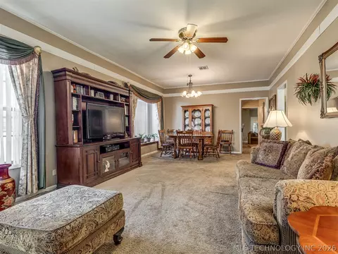 Living - 1123 E 9th St, Okmulgee, OK 74447 photo 5 of 9