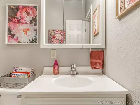 Bath - 1123 E 9th St, Okmulgee, OK 74447 photo 6 of 6