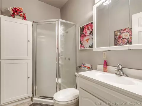Bath - 1123 E 9th St, Okmulgee, OK 74447 photo 5 of 6