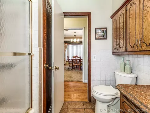 Bath - 1123 E 9th St, Okmulgee, OK 74447 photo 4 of 6
