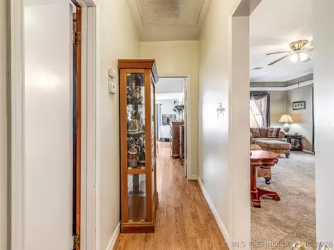 Entry Way - 1123 E 9th St, Okmulgee, OK 74447 photo 5 of 6