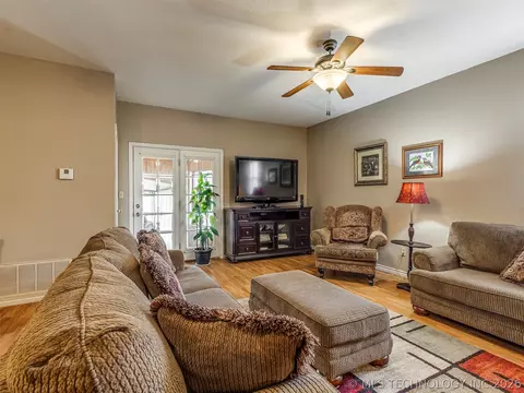 Living - 1123 E 9th St, Okmulgee, OK 74447 photo 9 of 9