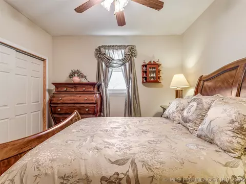 Bedroom - 1123 E 9th St, Okmulgee, OK 74447 photo 10 of 11