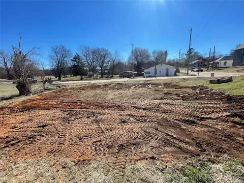 902 NE 4th Ave, Durant, OK 74701