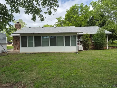1453 E Paradise Park St, Claremore, OK 74017