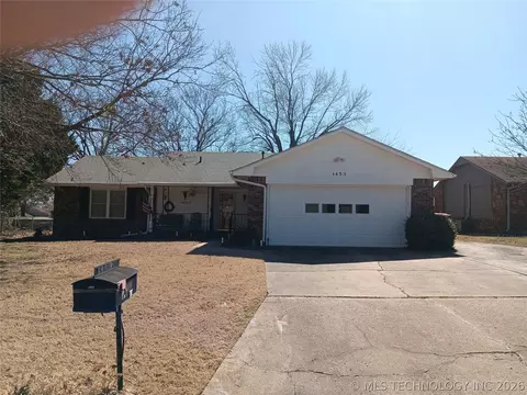 1453 E Paradise Park St, Claremore, OK 74017