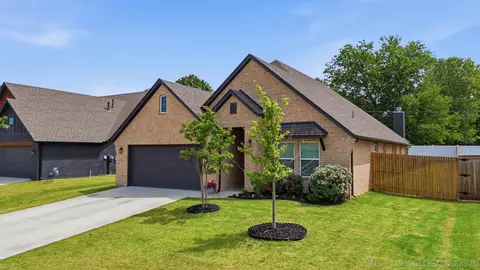 1417 N 72nd St, Broken Arrow, OK 74014