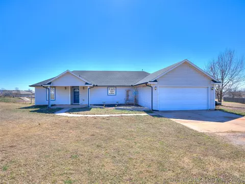 1320 Kristin Ln, Blanchard, OK 73010