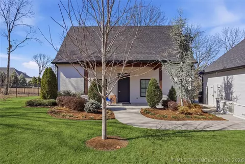 Exterior - 17930 E Falcon Pass, Owasso, OK 74055 photo 6 of 8