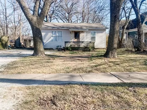 136 S 4th St, Vinita, OK 74301