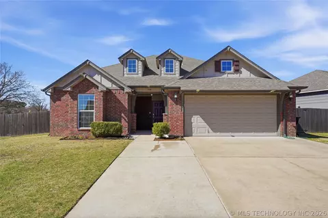 7314 S Laurel Pl, Broken Arrow, OK 74011