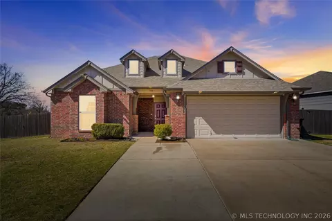 7314 S Laurel Pl, Broken Arrow, OK 74011