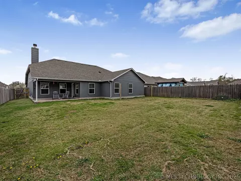 Exterior - 7403 E 87th St N, Owasso, OK 74055 photo 7 of 7