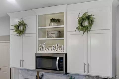 Kitchen - 7403 E 87th St N, Owasso, OK 74055 photo 10 of 10