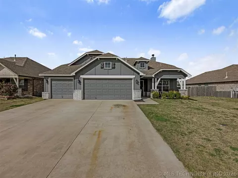 Exterior - 7403 E 87th St N, Owasso, OK 74055 photo 2 of 7