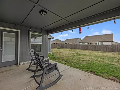 Exterior - 7403 E 87th St N, Owasso, OK 74055 photo 5 of 7