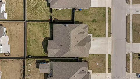 View/Area - 7403 E 87th St N, Owasso, OK 74055 photo 2 of 7