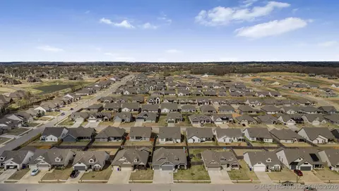 View/Area - 7403 E 87th St N, Owasso, OK 74055 photo 5 of 7
