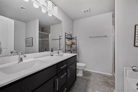 Bath - 7403 E 87th St N, Owasso, OK 74055 photo 2 of 5