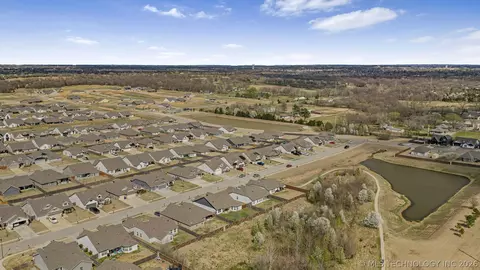 View/Area - 7403 E 87th St N, Owasso, OK 74055 photo 4 of 7