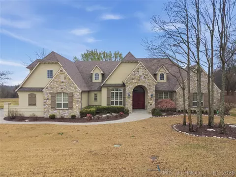 35 Woodcreek, Pryor, OK 74361