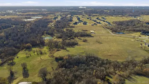 39 S 305th East Ave, Coweta, OK 74429