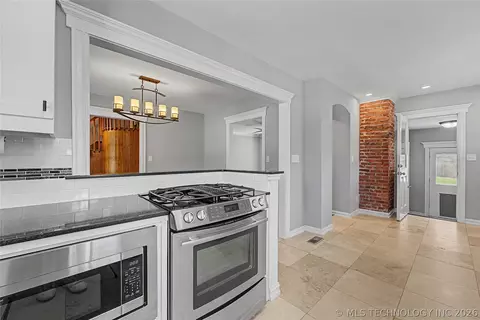 Kitchen - 2430 E 17th Pl, Tulsa, OK 74104 photo 4 of 4