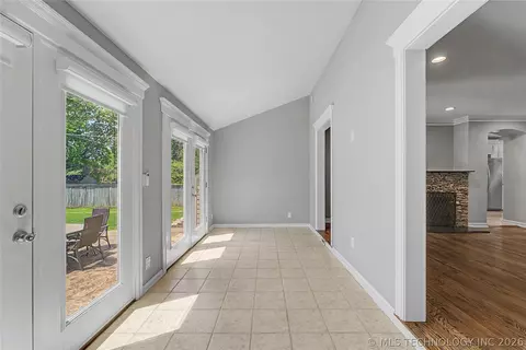 Entry Way - 2430 E 17th Pl, Tulsa, OK 74104 photo 3 of 3