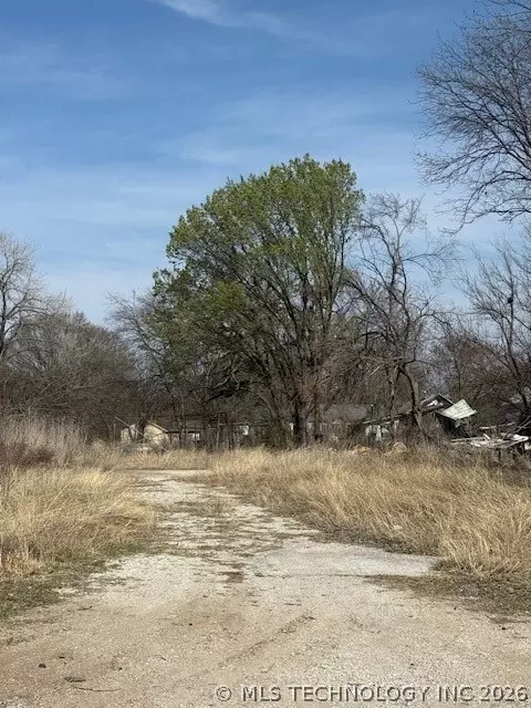 402 E 9th St, Ada, OK 74820