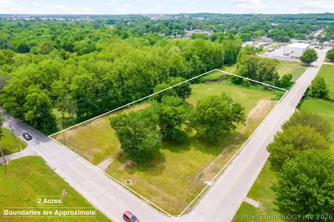 809 S Muskogee Ave, Claremore, OK 74017