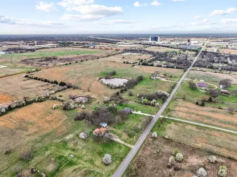 2305 Rodeo Rd, Durant, OK 74701