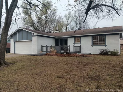 1001 S Colonial Dr, Pryor, OK 74361