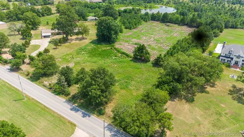 2 E 106th St N, Owasso, OK 74055