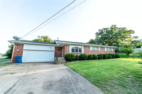 821 Ash St, Pawnee, OK 74058