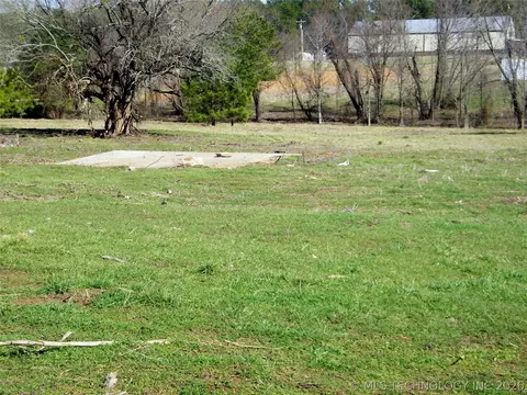 3 E Washington St, Idabel, OK 74745