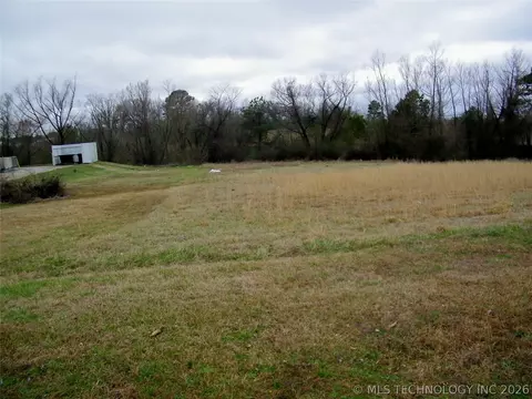 4 E Washington St, Idabel, OK 74745 photo 2