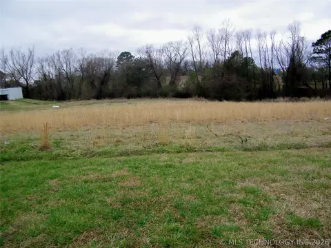 5 E Washington, Idabel, OK 74745